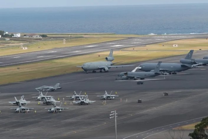 Base das Lajes, na Ilha Terceira (Açores) 