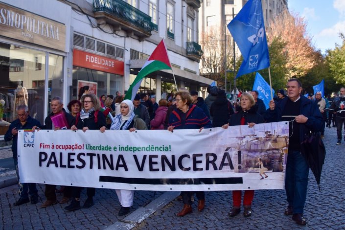 Mais de um milhar de pessoas participaram na manifestação pela paz no Médio Oriente e pela independência da Palestina, convocada pelo CPPC, MPPM e USP/CGTP-IN contra a guerra e o massacre conduzidos por Israel em Gaza, por um cessar fogo imediato e ajuda humanitária urgente ao povo palestiniano. Porto, 5 de Novembro de 2023