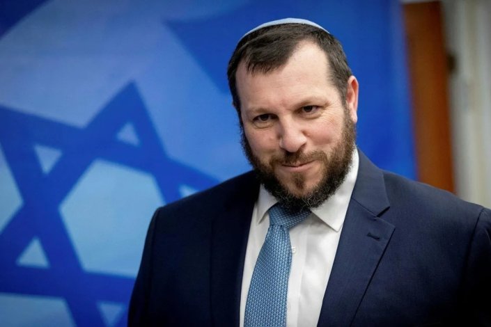 Amichai Eliyahu é ministro do Património do 37.º Governo do Estado de Israel, dirigido por Benjamim Netanyahu. O ministro pertence ao partido de extrema-direita Poder Judaico, o qual, inspirado pelas teses do rabi Meir Kahane, defende a supremacia dos judeus sobre outros povos