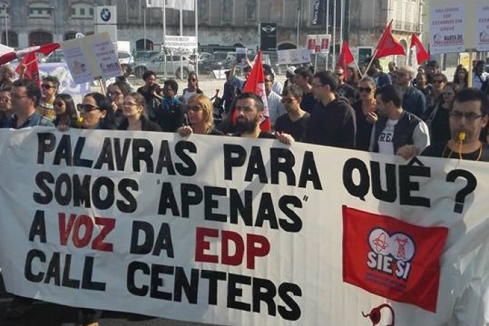 Trabalhadores concentram-se em protesto junto da sede da EDP e da Assembleia da República