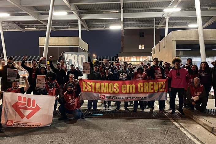Trabalhadores do Metro de São Paulo em greve contra o projecto de privatizações do governador Tarcísio de Freitas, a 3 de Outubro de 2023 