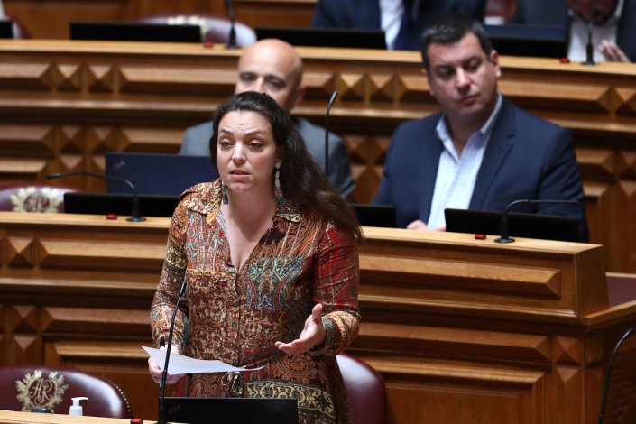 Alma Rivera, deputada do PCP, foi responsável pela «pergunta ao Governo sobre acção da PSP junto de associações que se manifestaram em defesa da paz na Palestina». 