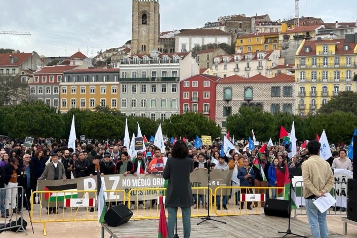 Milhares de pessoas exigiram o fim do massacre israelita na Palestina, a 8 de Dezembro de 2023