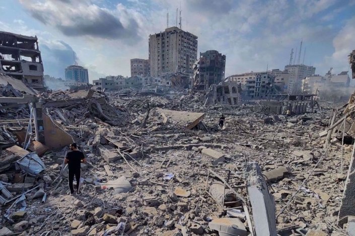 Zona arrasada pelos bombardeamentos israelitas na Faixa de Gaza; há pelo menos 7000 pessoas desaparecidas