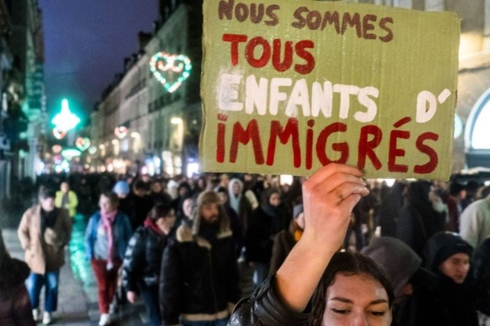 Manifestação em Rennes contra a lei da imigração 