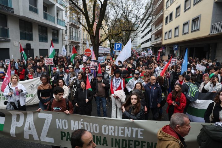 Milhares de pessoas participaram na manifestação «Pela Paz no Médio Oriente! Palestina Independente!», promovida pelo Conselho Português para a Paz e Cooperação (CPPC), a CGTP-IN, o Movimento pelos Direitos do Povo Palestino e pela Paz no Médio Oriente (MPPM) e o Projecto Ruído–Associação Juvenil. A acção começou na Embaixada dos Estados Unidos da América e acabou em frente à Embaixada de Israel, em Lisboa.