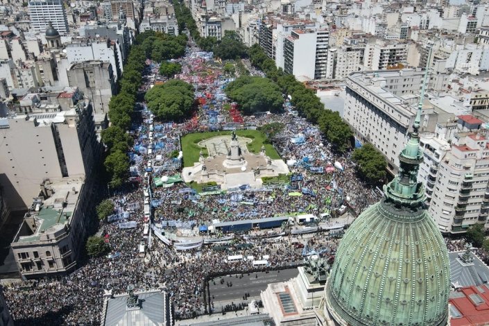 Enorme manifestação até ao Congresso, em Buenos Aires, no contexto da jornada de greve geral de 24 de Janeiro de 2024