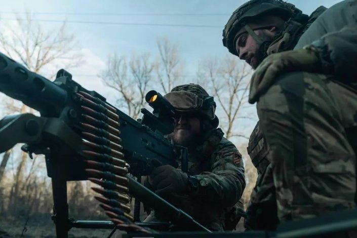 Combatentes da 3.ª Brigada Separada de Assalto do exército da Ucrânia, herdeira do Regimento Azov