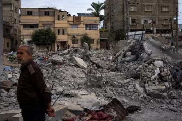 Zona destruída pelos bombardeamentos no centro de Rafah, no Sul da Faixa de Gaza, em Fevereiro de 2024