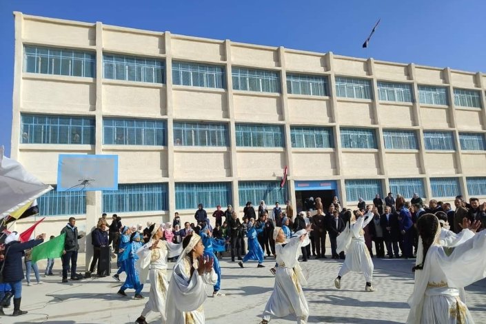 A Escola Básica Mártir Ahmed Zaal Fadel, em Hajar al-Aswad, a sul de Damasco, foi reaberta esta segunda-feira 