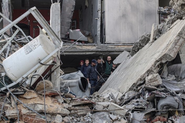 Destruição na Faixa de Gaza cercada, a 27 de Fevereiro de 2024