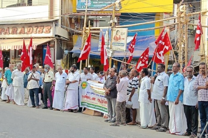 Ao longo da semana, centenas de agricultores em Tamil Nadu exigiram o cumprimento das promessas feitas ao sector e o fim da repressão 