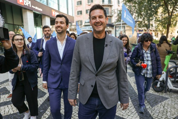 O presidente do Iniciativa Liberal (IL), Rui Rocha, participa numa arruada em Lisboa com o cabeça de lista pelo círculo de Lisboa, Bernardo Blanco, o liberal que prefere Javier Milei