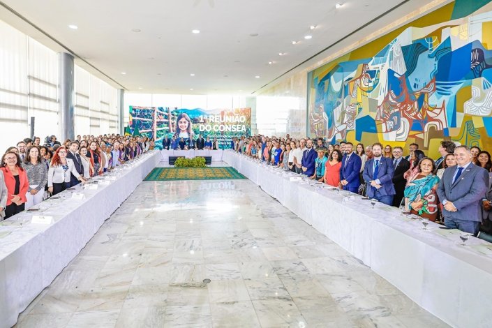 Na primeira reunião plenária ordinária do Consea, em Brasília, Lula da Silva afirmou que «nós temos todos os instrumentos para acabar com a fome»