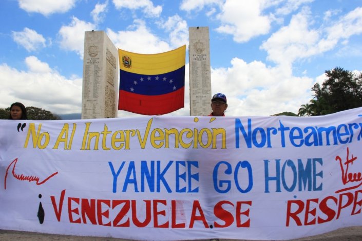 «O povo venezuelano não se vergou perante estes ataques e jamais o fará», declara o executivo de Caracas