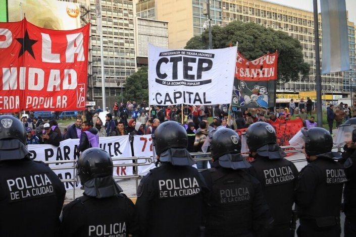 Nos quase três meses de governo de Milei, o índice de pobreza aumentou para 60%