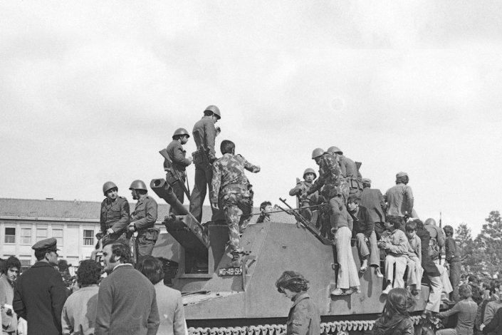 Assinala-se hoje, 11 de Março de 2024, os 49 anos da derrota dos golpistas liderados por António de Spínola, na sua tentativa de travar a Revolução de Abril. Após este momento, foram tomadas importantes decisões para o rumo do 25 de Abril, nomeadamente a institucionalização do MFA e a nacionalização da banca, dos seguros, da TAP, CP e Siderurgia Nacional. 