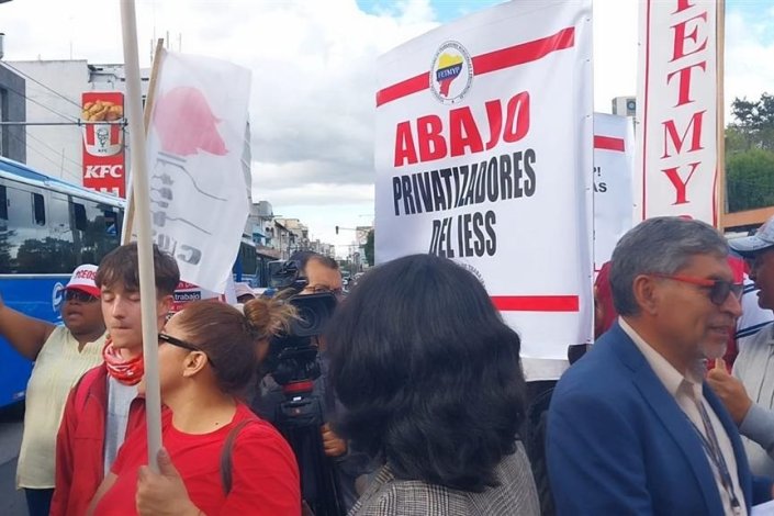 Protesto em Quito contra as «políticas neoliberais de Noboa»