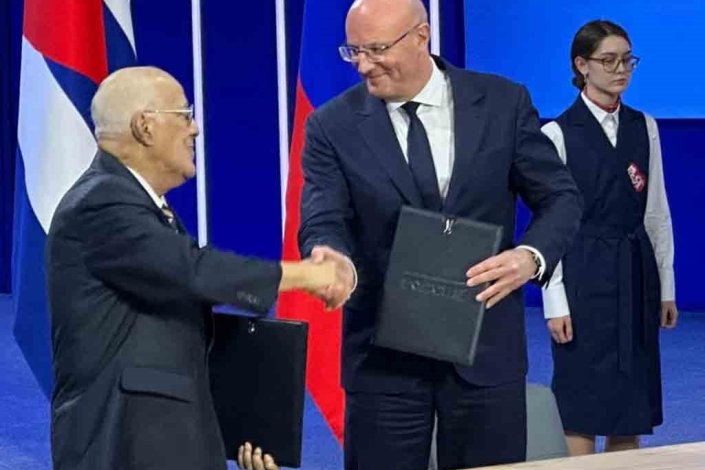 No final da XXI sessão da Comissão Intergovernamental Cubano-Russa de Colaboração Económico-Comercial e Científico-Técnica, em Moscovo, os vice-primeiros-ministros de Cuba e Rússia assinam um acordo, a 15 de Março de 2024