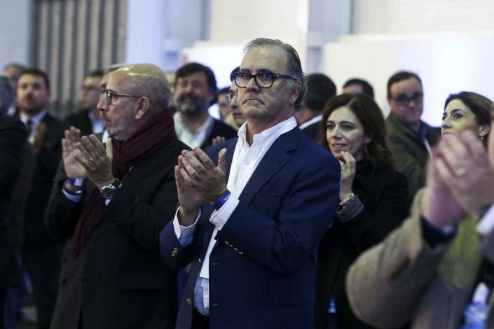 António Pires de Lima, antigo ministro da Economia do Governo PSD/CDS-PP de Pedro Passos Coelho, é actualmente director-executivo da Brisa. A empresa concessionária de auto-estradas aumentou os preços das portagens, em 2024, para 2,1%, no rescaldo de um ano de lucros históricos: 276,6 milhões de euros em 2023.