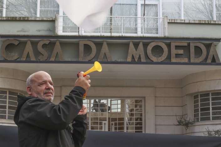 Dezenas de trabalhadores da Imprensa Nacional - Casa da Moeda (INCM) participaram hoje, 20 de Março de 2024, em plenários em Lisboa (na imagem) e no Porto, convocados pelo&nbsp;Sindicato Nacional dos Trabalhadores das Telecomunicações e Audiovisuais (Sinttav/CGTP-IN), enquanto decorriam as negociações entre a empresa e as estruturas sindicais.&nbsp;