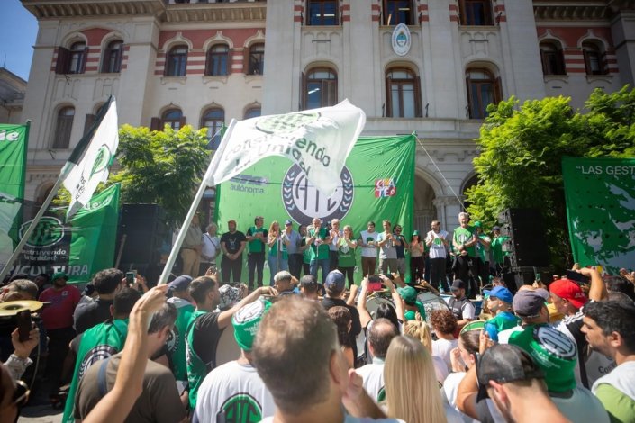 Mobilização promovida pela ATE, em Buenos Aires, a 26 de Março de 2024, contra os despedimentos na Administração Pública, a política salarial e os encerramentos de organismos públicos por parte do executivo de Milei
