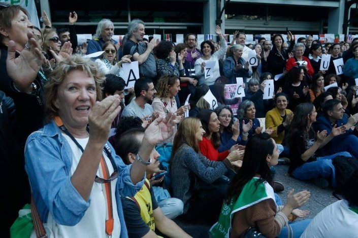 A entrega das cartas internacionais em apoio à ciência argentina teve lugar, esta quarta-feira, no Pólo Científico de Buenos Aires