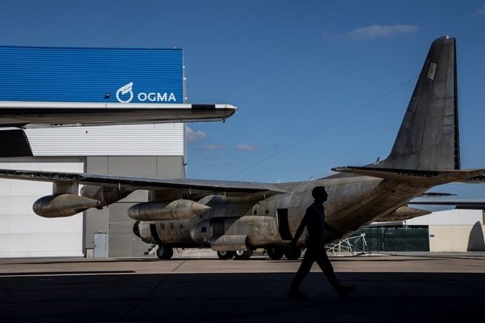 A OGMA, empresa do sector da aeronáutica, foi privatizada por um Governo PSD/CDS-PP em 2015, com a venda de 2/3 da empresa à brasileira EMBRAER