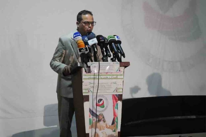 Nafi Ahmed Mohamed, secretário-geral da União de Jornalistas e Escritores Saarauís, a intervir na primeira jornada de trabalhos