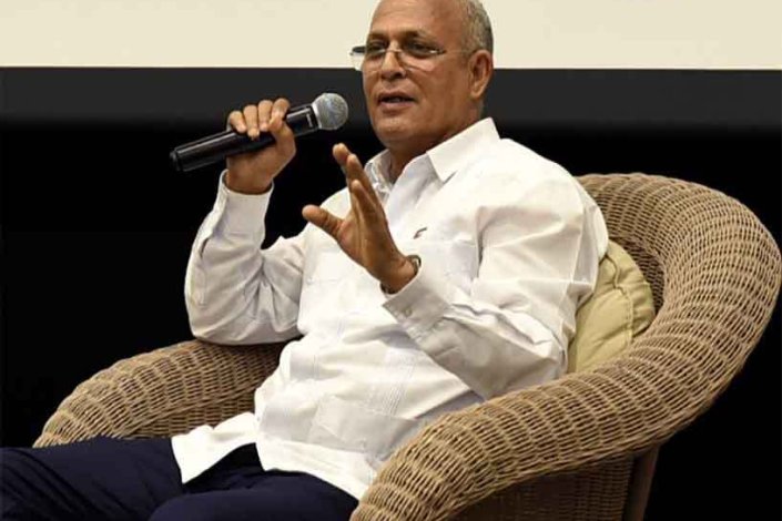 Omar Bulsan, embaixador da RASD em Havana, intervém numa iniciativa no Centro Fidel Castro para assinalar os 51 anos da Frente Polisário