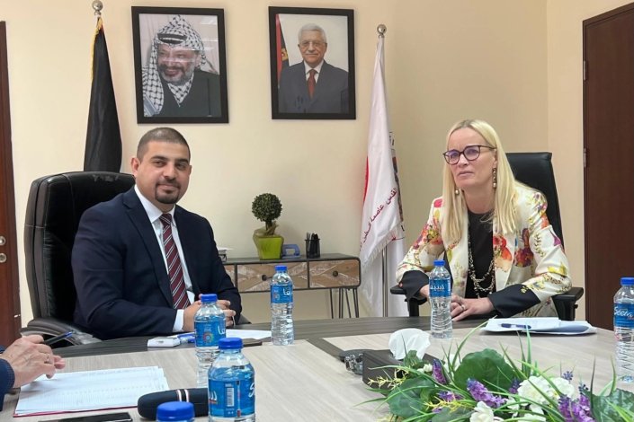 O bastonário da Ordem dos Advogados da Palestina, Fadi Abbas, encontrou-se com Karin Limdal, chefe de missão da EUPOL COPPS, para discutir a difícil situação dos advogados na Cisjordânia e em Gaza e determinar prioridades do sistema de Justiça palestiniano no contexto da agenda de reformas governamentais no sector. Palestina, 7 de Junho de 2024
