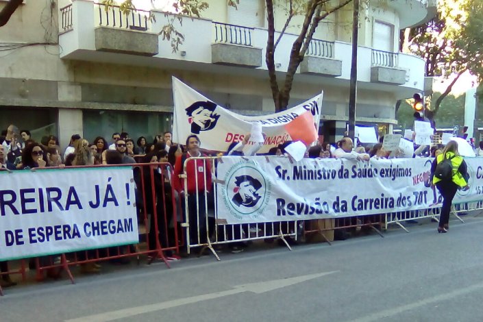 Estes profissionais são actualmente o único grupo de licenciados do Serviço Nacional de Saúde que não têm uma carreira compatível com o seu nível de qualificação