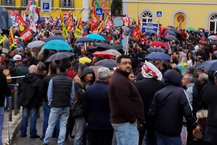 Milhares de trabalhadores da Administração Pública manifestaram-se hoje até à Assembleia
