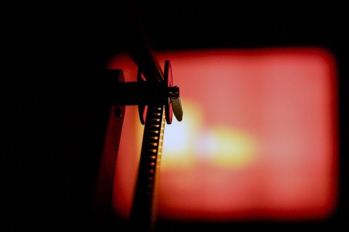 Projeto de Hugo de Almeida Pinho apresentado em duas exposições: «The Cinematic Sunrise» no espaço gnration, em Braga (até 4 janeiro 2025), e «Capital Blindness» nas Carpintarias de São Lázaro, em Lisboa (novembro 2024 a janeiro 2025)