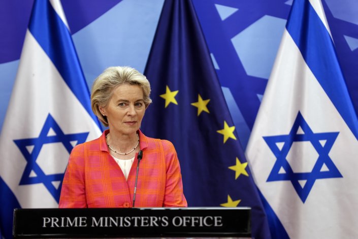 A presidente da Comissão Europeia, Ursula von der Leyen, durante uma das suas visitas a Israel. Jerusalém, 14 de Junho de 2022 