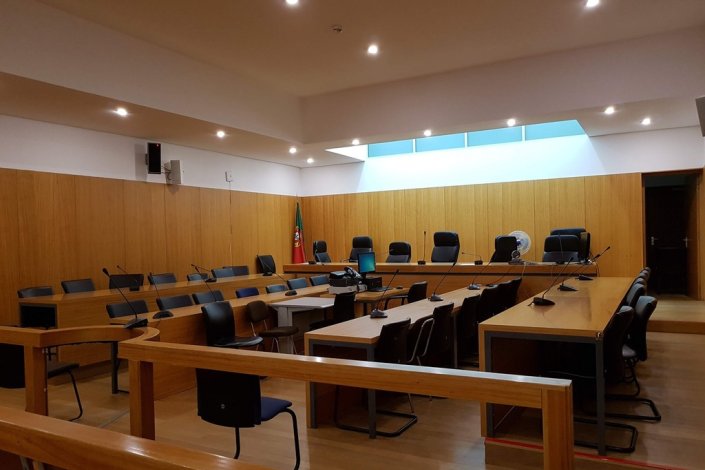 Sala de audiências no Tribunal Judicial de Almada