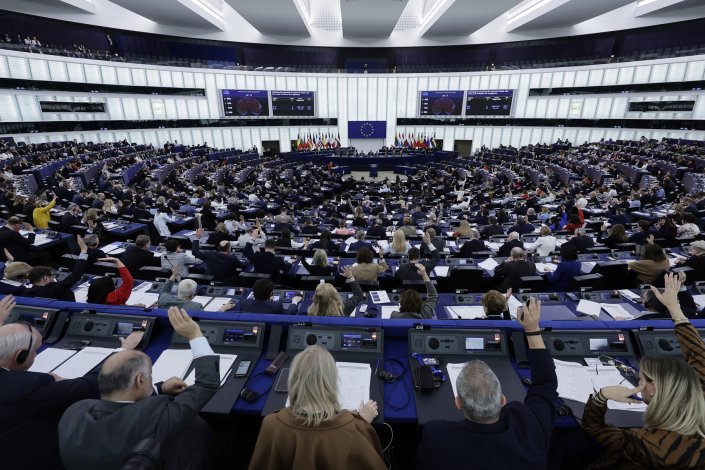 Momento de uma votação no Parlamento Europeu, em Estrasburgo, França, a 12 de Março de 2025