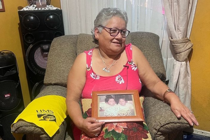 María Soto, uma semana depois de ter descoberto o paradeiro das suas filhas, que lhe foram retiradas há 46 anos, durante a ditadura de Pinochet. Hualpén, região de Biobio, Chile, 23 de Março de 2025.