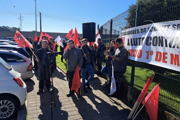 Concentração de trabalhadores da Schmitt+Sohn - Elevadores em greve, na unidade de produção de Leça do Balio, em Matosinhos. 25 de Março de 2025
