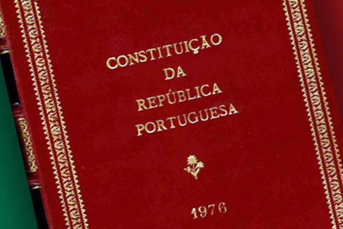 A Constituição da República Portuguesa, originada da Revolução de 25 de Abril de 1974, foi aprovada pela Assembleia Constituinte a 2 de Abril de 1976 