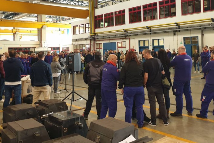 Um de dois plenários de trabalhadores do Metropolitano de Lisboa a 22 de Abril de 2025. Ficou decidida a convocação de uma greve ao trabalho extraordinário e eventos especiais a partir de Maio se a administração não melhorasse a sua proposta negocial.