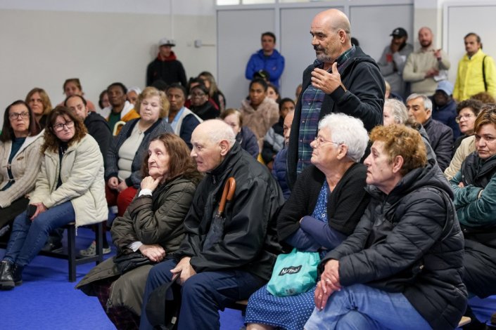 Reunião da Câmara Municipal de Setúbal com moradores dos prédios alvo de reabilitação na Quinta do Freixo