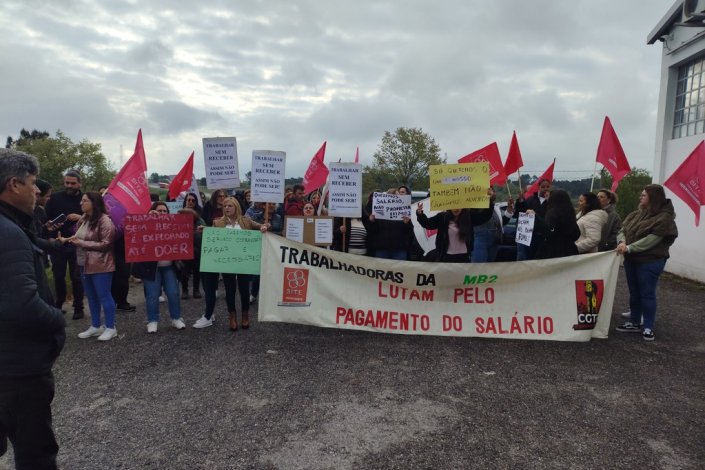 As 130 trabalhadoras da MB2, na Guarda, paralisaram a produção durante 24h. Até ao dia da greve, 9 de Maio de 2025, as trabalhadoras ainda não tinham recebido os salários de Março e Abril