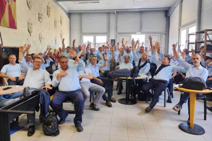 Planério dos trabalhadores dos Serviços Municipalizados de Transportes Urbanos de Coimbra (SMTUC), organizados no STAL/CGTP-IN, decidem retomar as acções de luta depois de o Governo PSD/CDS-PP não cumprir com a sua palavra. 