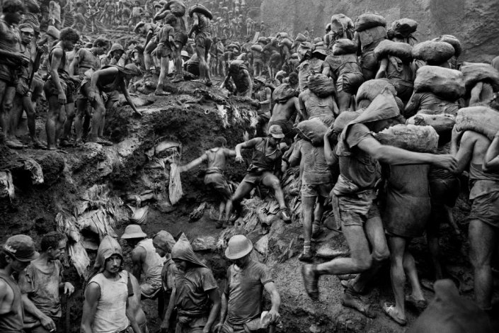As minas de ouro da Serra Pelada, no município de Curionópolis, no sudeste do Estado do Pará, no Brasil, retratadas por Sebastião Salgado no seu projecto <em>Trabalho, uma Arqueologia da Era Industrial</em>.