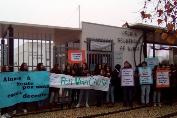 Os alunos sentem-se revoltados com a falta de condições da escola
