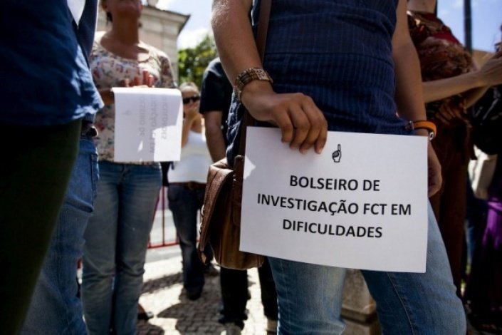 Protesto faz parte de uma campanha sob o mote «Uma bolsa + Um bolseiro = Um contrato»