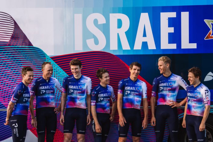 Apresentação do kit da equipa de ciclismo, Israel Premier Tech Academy, em 2023 