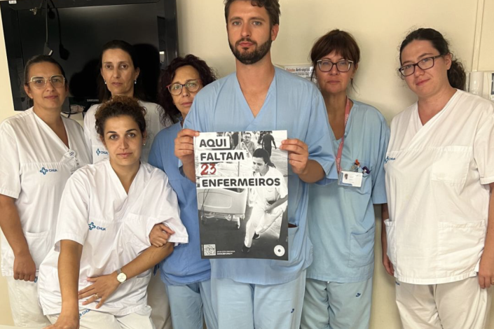 Enfermeiros do Centro Hospitalar Universitário do Algarve (CHUA) participam numa acção de denúncia do Sindicato dos Enfermeiros Portugueses, denunciando o número de profissionais em falta em cada um dos serviços hospitalares.
