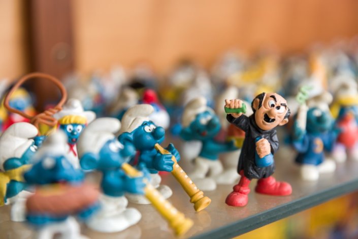 Entre os vários brinquedos produzidos pela Maia & Borges estão os personagens dos Estrumpfes e Peanuts.